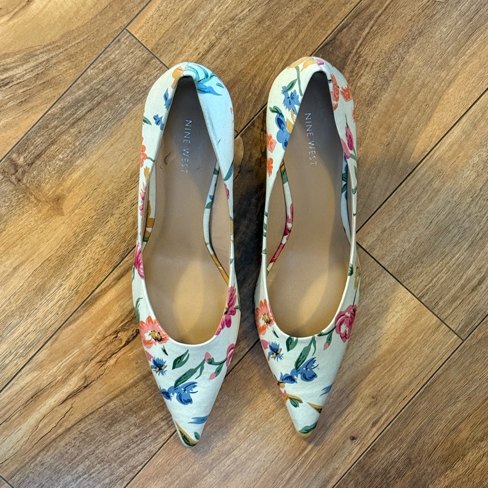 Vibrant Floral Patterned Heels with Pointed Toe